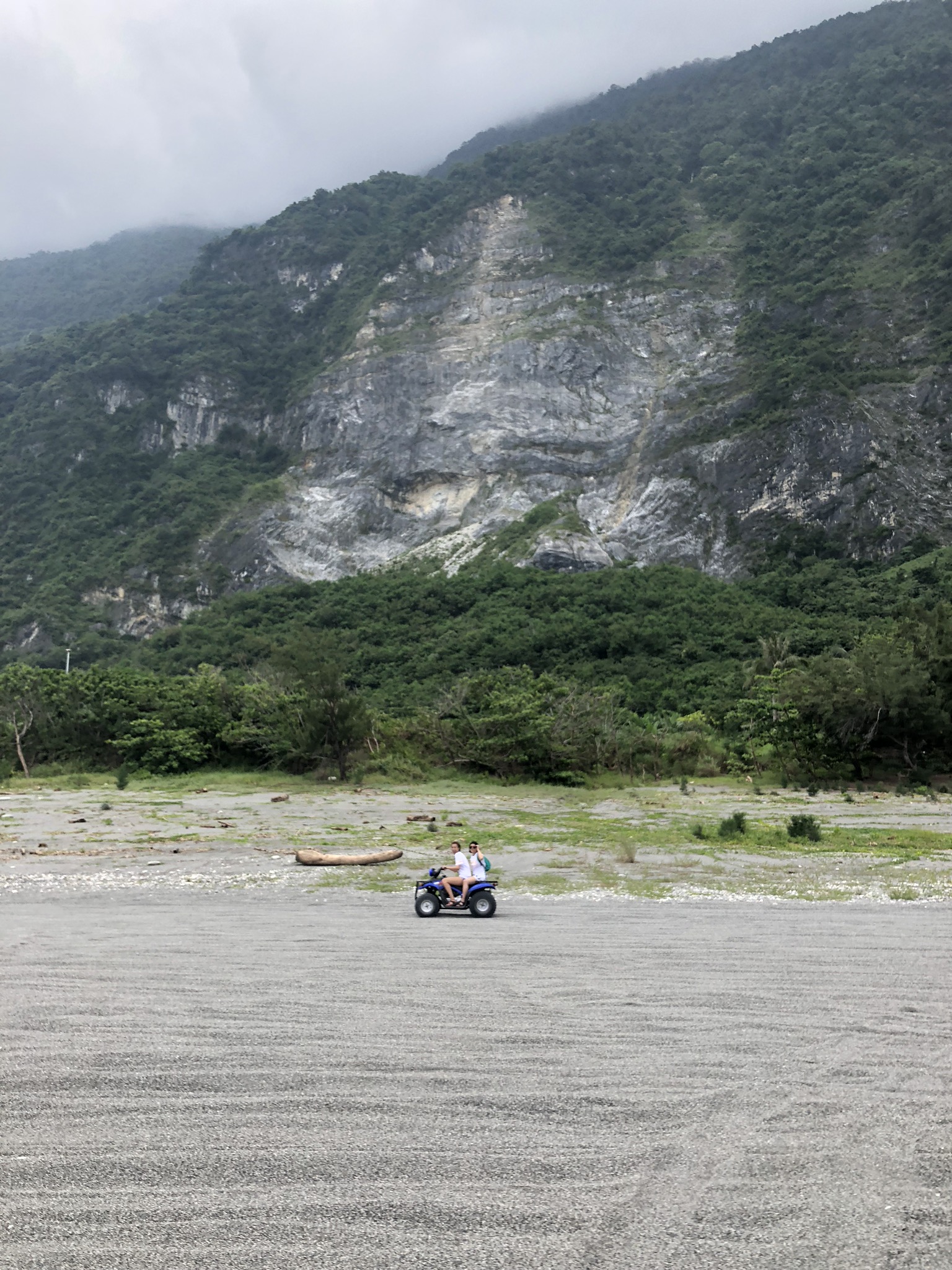 Chongde beach mountains