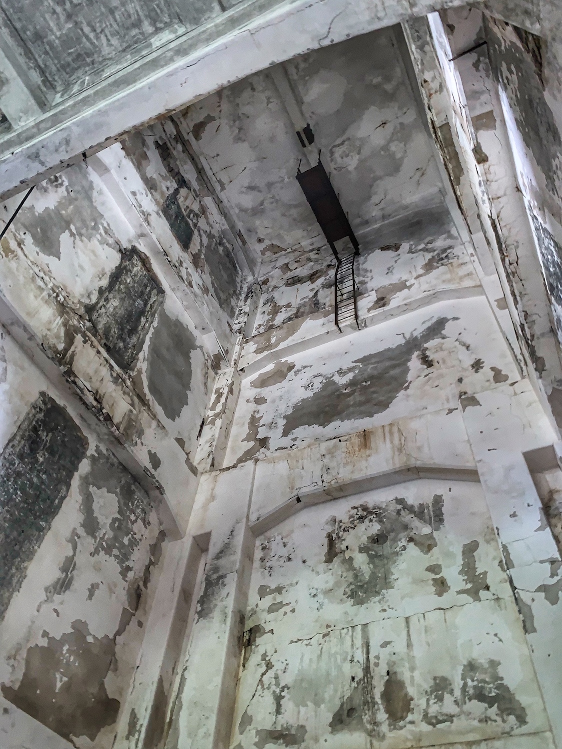 abandoned-refinery-taiwan-13-levels