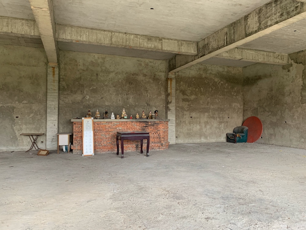 abandoned-temple-table-taoyuan-taiwan-foodbaby