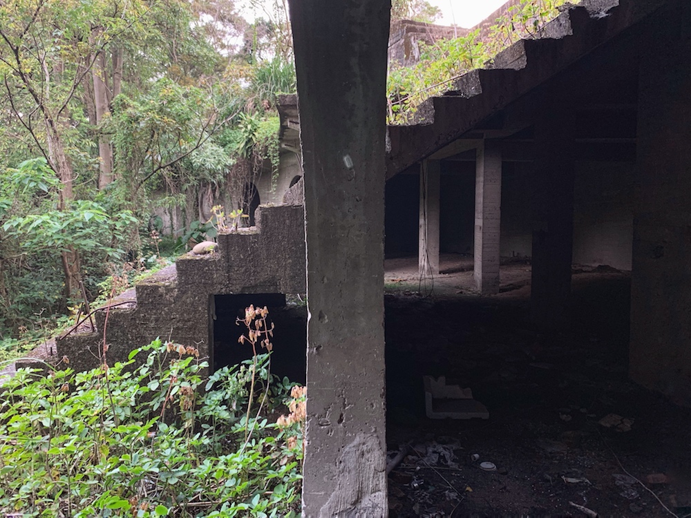 stairs-abandoned-temple-taoyuan-foodbaby
