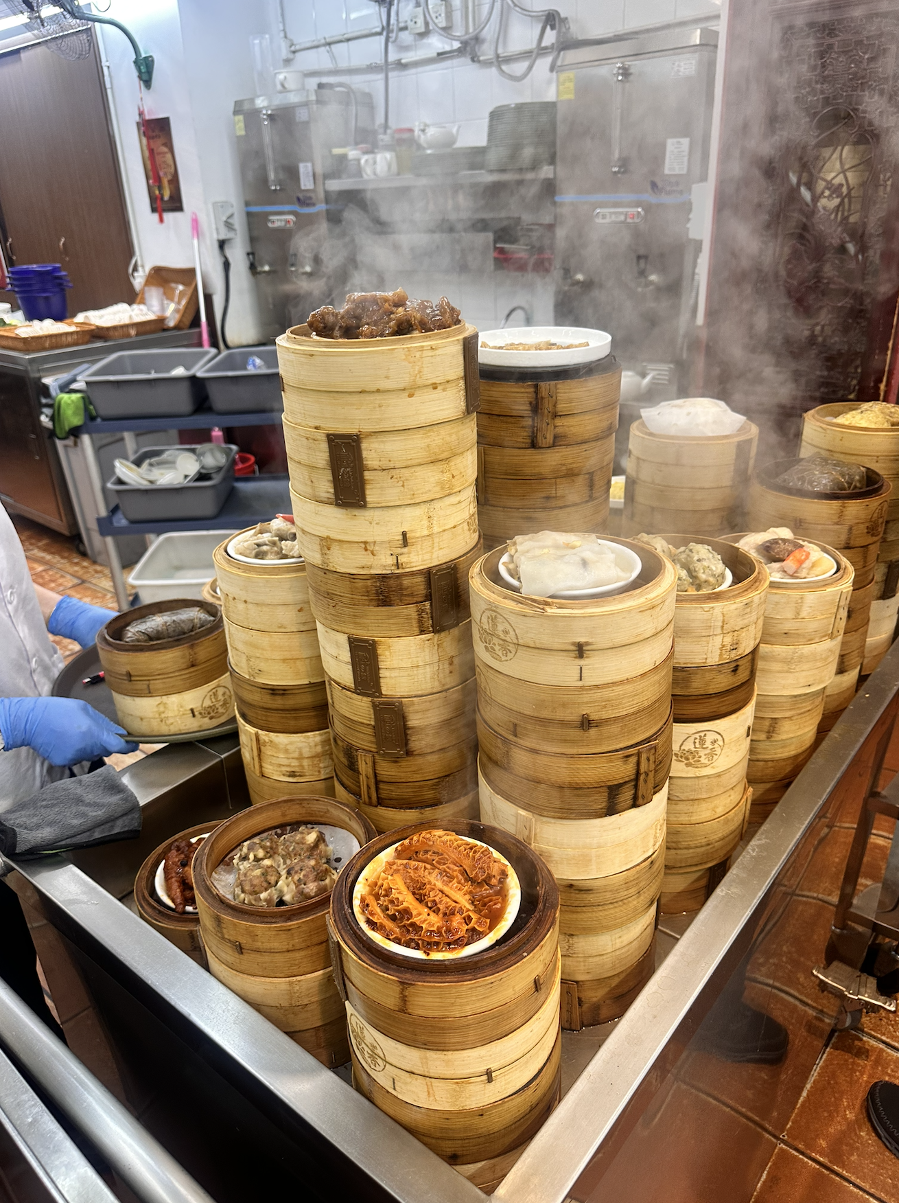 Lin Heung Tea House (蓮香樓) – 100 Years of Dim Sum in Hong Kong Central